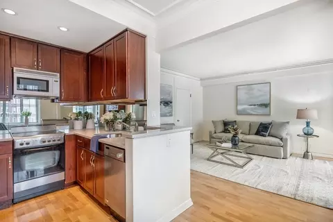 20 Chapel St #B701, Brookline, MA 02446