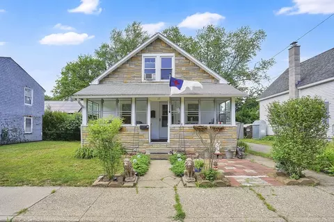 13 Orchard St, Palmer, MA 01069