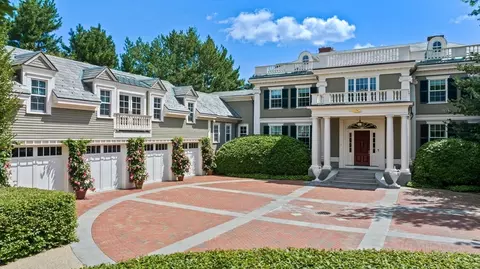 17 Crowninshield Rd, Marblehead, MA 01945