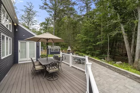 Exterior - 21 Forest Ln, Manchester, MA 01944 photo 9 of 11