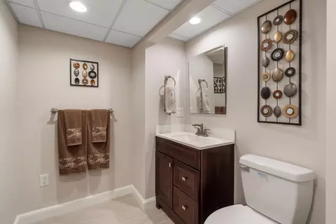 Bath - 21 Forest Ln, Manchester, MA 01944 photo 6 of 6