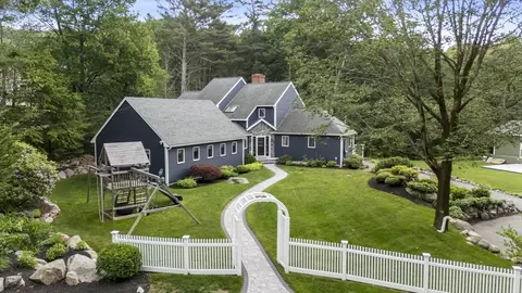 21 Forest Ln, Manchester, MA 01944