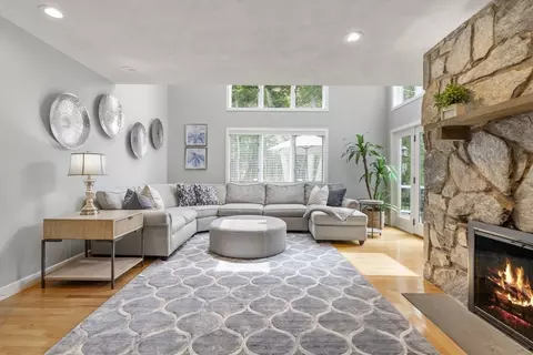Living - 21 Forest Ln, Manchester, MA 01944 photo 2 of 3