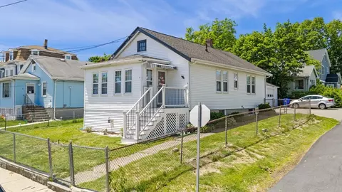 61 Sunnyside St, Hyde Park, MA 02136
