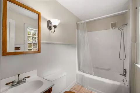 Bath - 40 Fairfield St, Maynard, MA 01754 photo 1 of 1