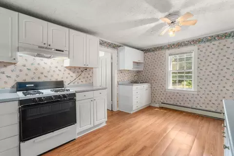 Kitchen - 40 Fairfield St, Maynard, MA 01754 photo 2 of 3
