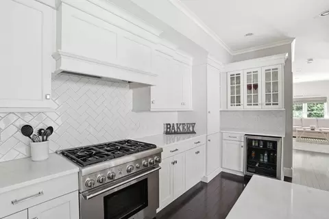 Kitchen - 41 Backriver Rd #41, Hingham, MA 02043 photo 3 of 4