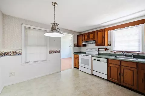 92 Massreco St, Springfield, MA 01109 photo 4