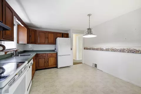 92 Massreco St, Springfield, MA 01109 photo 21