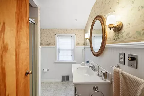 92 Massreco St, Springfield, MA 01109 photo 5
