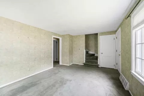 92 Massreco St, Springfield, MA 01109 photo 8