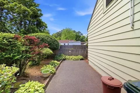 92 Massreco St, Springfield, MA 01109 photo 27