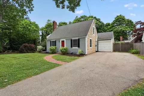16 Bradley Woods Dr, Hingham, MA 02043
