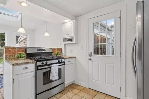 Kitchen - 16 Bradley Woods Dr, Hingham, MA 02043 photo 2 of 6