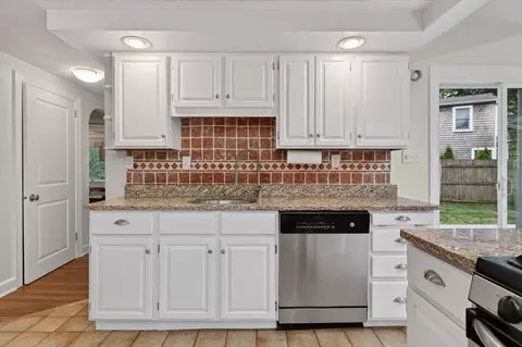Kitchen - 16 Bradley Woods Dr, Hingham, MA 02043 photo 3 of 6