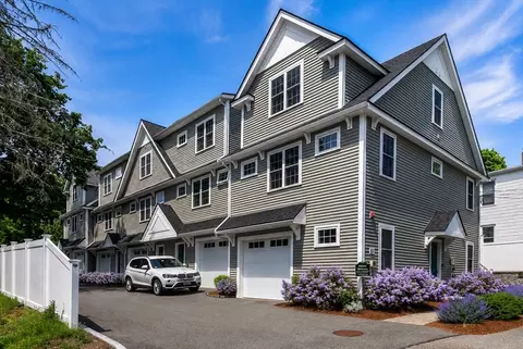 61 Valley St #1, Wakefield, MA 01880