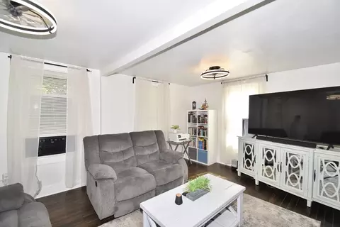 Living - 106 Suffolk St, Springfield, MA 01109 photo 2 of 3