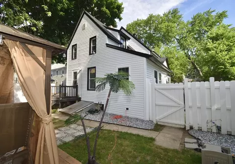 Exterior - 106 Suffolk St, Springfield, MA 01109 photo 3 of 4