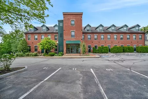 25 Pond St #203, Amesbury, MA 01913