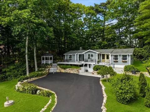 66 Mayflower Ridge Dr, Wareham, MA 02571