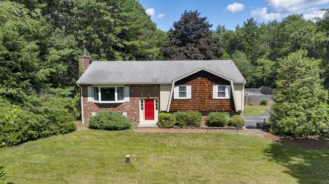 27 Hillside Dr, Sturbridge, MA 01566