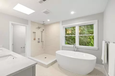 Bath - 89 Spring St, Lexington, MA 02421 photo 2 of 6