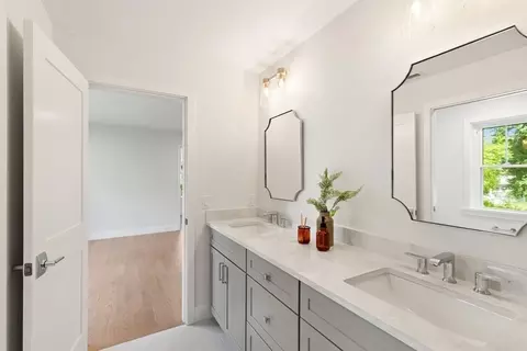 Bath - 89 Spring St, Lexington, MA 02421 photo 4 of 6