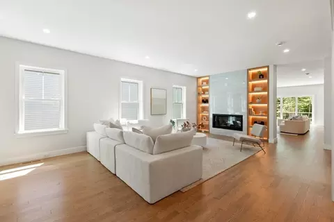 Living - 89 Spring St, Lexington, MA 02421 photo 2 of 5
