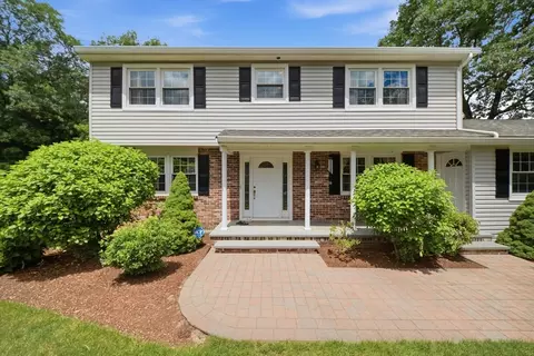 9 Sparhawk Dr, Burlington, MA 01803