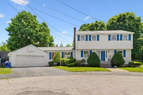 17 Duggan Ln, Milton, MA 02186