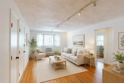 104 Trowbridge St #4, Cambridge, MA 02138