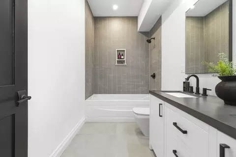 Bath - 520 E Broadway #2, Boston, MA 02127 photo 7 of 10