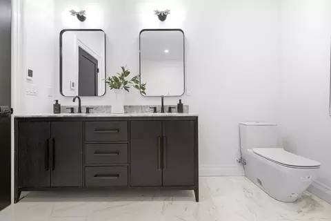 Bath - 520 E Broadway #2, Boston, MA 02127 photo 3 of 10
