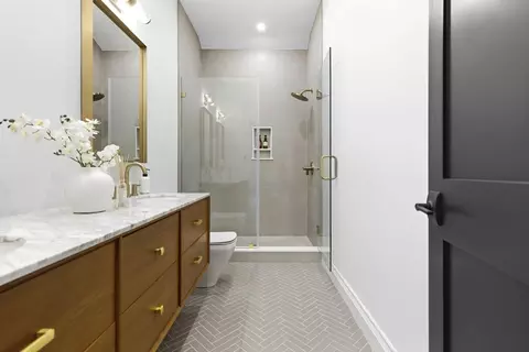 Bath - 520 E Broadway #2, Boston, MA 02127 photo 9 of 10