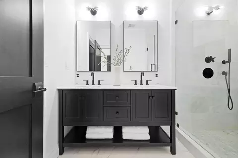 Bath - 520 E Broadway #2, Boston, MA 02127 photo 5 of 10
