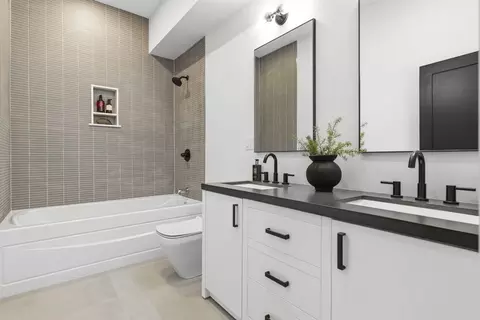 Bath - 520 E Broadway #2, Boston, MA 02127 photo 8 of 10
