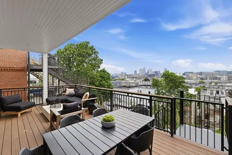 Exterior - 520 E Broadway #2, Boston, MA 02127 photo 3 of 5