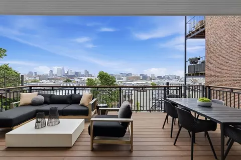 Exterior - 520 E Broadway #2, Boston, MA 02127 photo 1 of 5