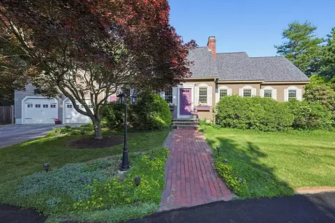 110 Chipper Hill Rd, Northbridge, MA 01534