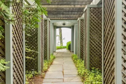 Exterior - 23 Ocean St, Manchester, MA 01944 photo 3 of 4