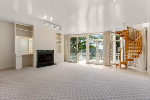 Living - 23 Ocean St, Manchester, MA 01944 photo 4 of 7
