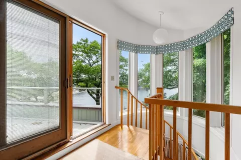 Entry Way - 23 Ocean St, Manchester, MA 01944 photo 1 of 1