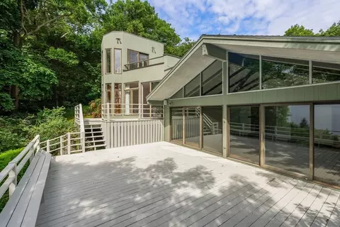 Exterior - 23 Ocean St, Manchester, MA 01944 photo 2 of 4