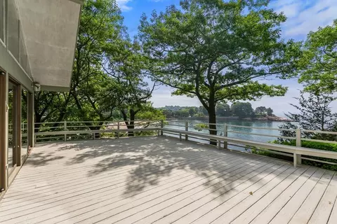 Exterior - 23 Ocean St, Manchester, MA 01944 photo 1 of 4