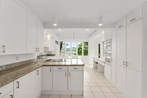 Kitchen - 23 Ocean St, Manchester, MA 01944 photo 1 of 3