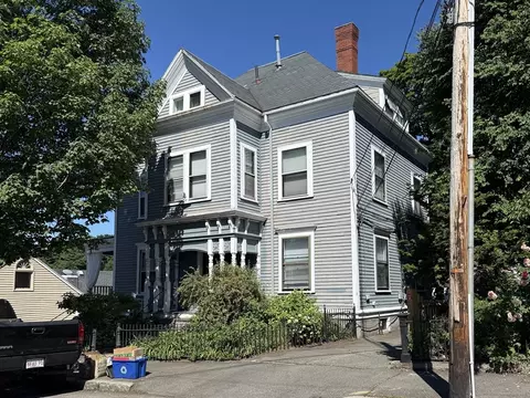 83 Pleasant St #3, Marblehead, MA 01945