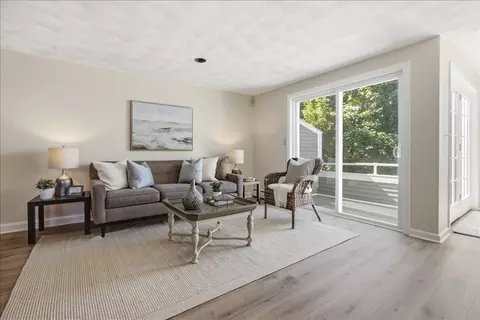 Living - 53 Front St #53, Beverly, MA 01915 photo 2 of 4