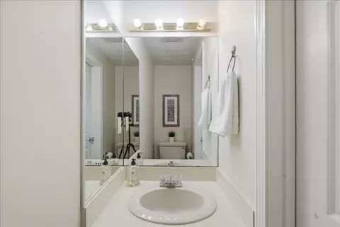 Bath - 53 Front St #53, Beverly, MA 01915 photo 1 of 3
