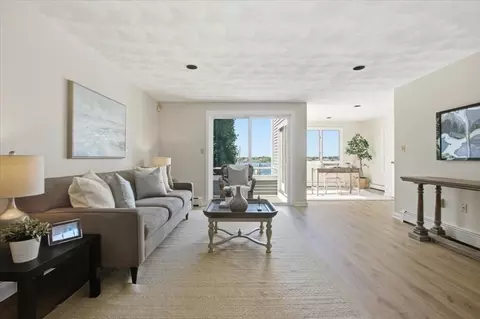 Living - 53 Front St #53, Beverly, MA 01915 photo 1 of 4