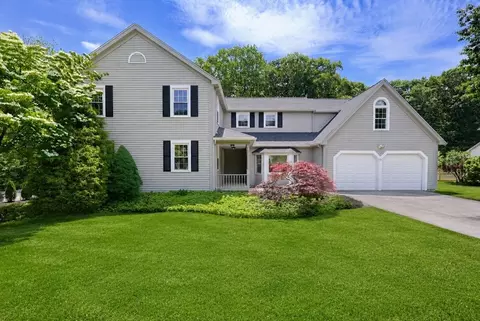 13 Fairway Ln, Medway, MA 02053